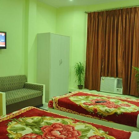ורנאסי Hotel Kiran Palace מראה חיצוני תמונה