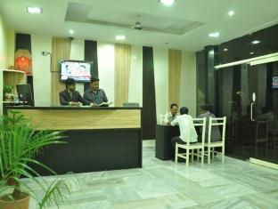 ורנאסי Hotel Kiran Palace מראה חיצוני תמונה