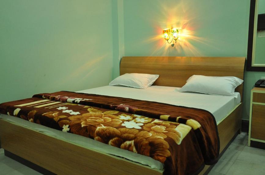 ורנאסי Hotel Kiran Palace חדר תמונה