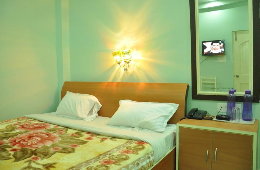 ורנאסי Hotel Kiran Palace חדר תמונה