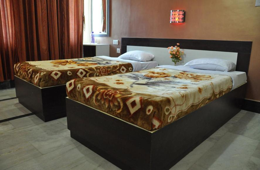 ורנאסי Hotel Kiran Palace חדר תמונה