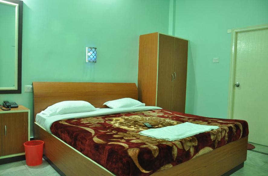 ורנאסי Hotel Kiran Palace חדר תמונה