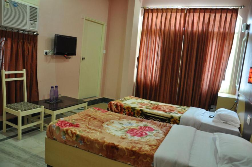 ורנאסי Hotel Kiran Palace חדר תמונה