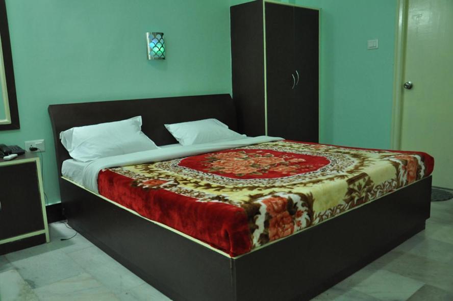 ורנאסי Hotel Kiran Palace חדר תמונה