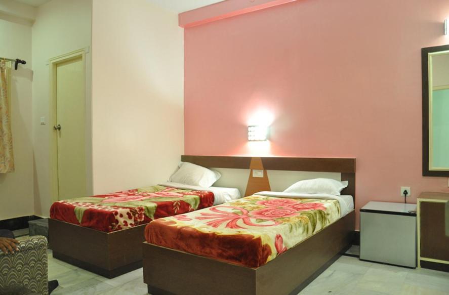 ורנאסי Hotel Kiran Palace מראה חיצוני תמונה