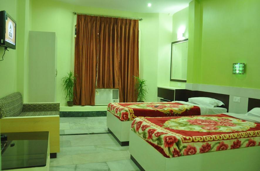 ורנאסי Hotel Kiran Palace מראה חיצוני תמונה