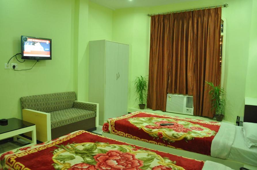 ורנאסי Hotel Kiran Palace מראה חיצוני תמונה
