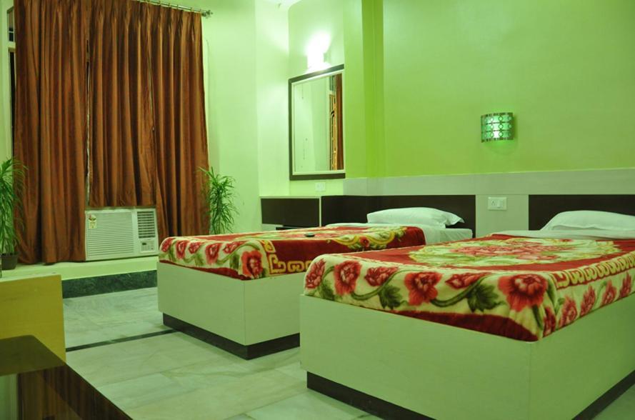 ורנאסי Hotel Kiran Palace מראה חיצוני תמונה